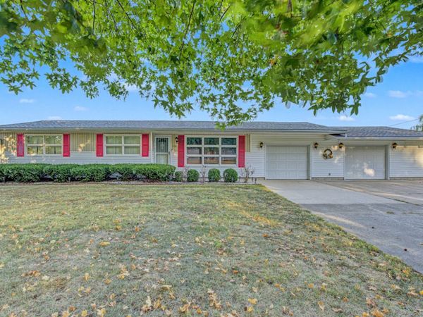 14798 Cherry Street , Sesser, IL 62884