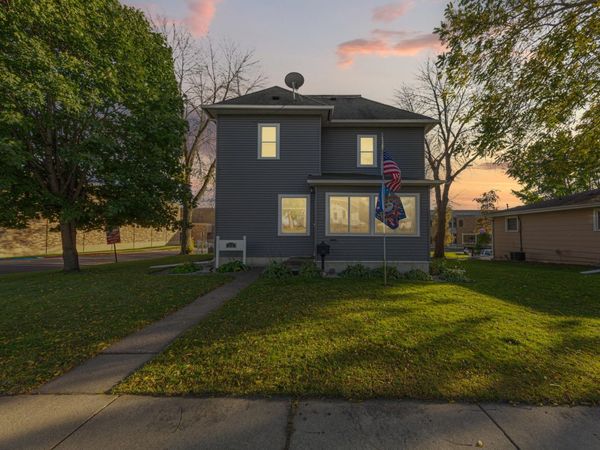 212 Boulevard Avenue NE, Montgomery, MN 56069