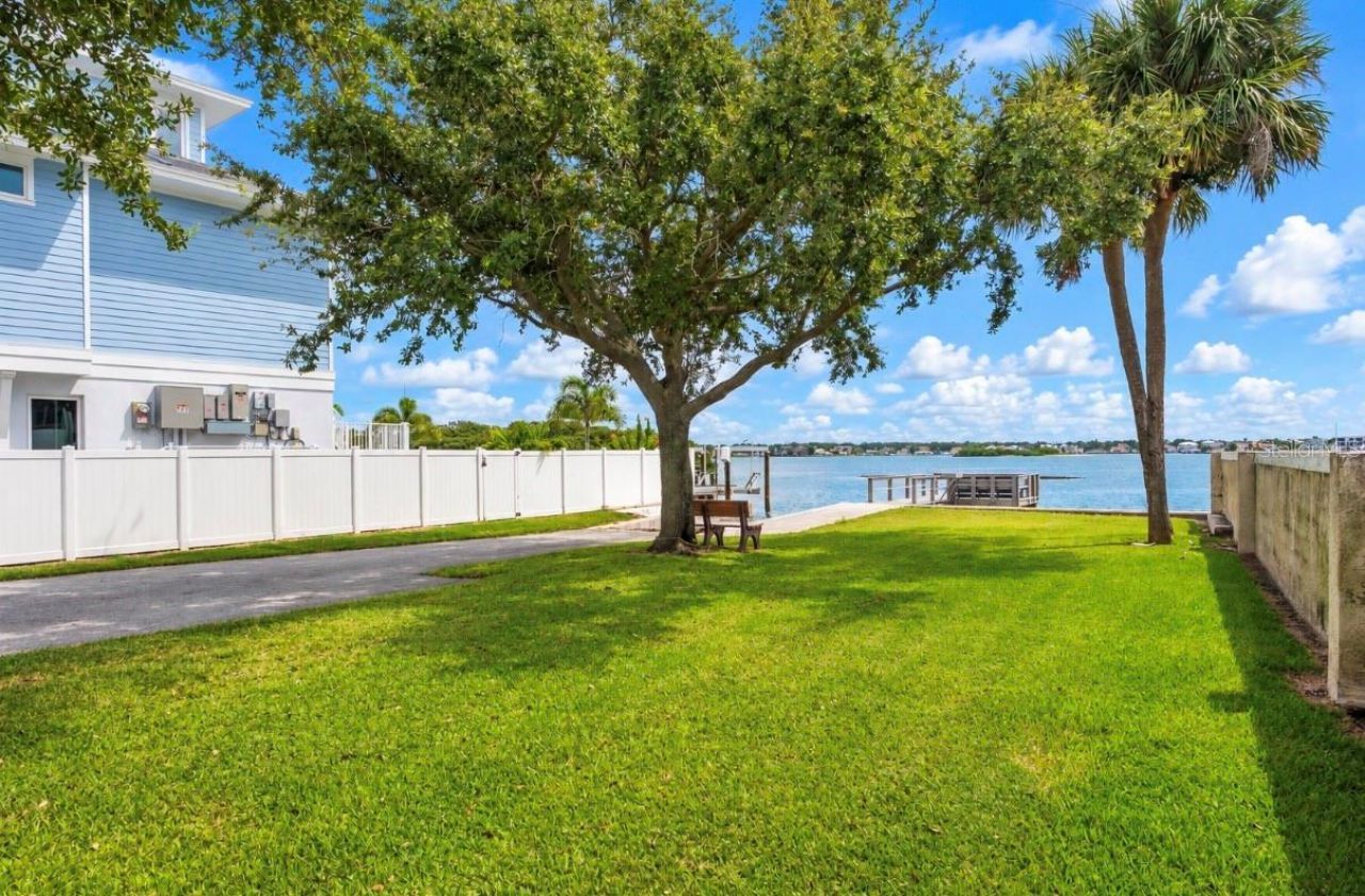 121 7th Street, Belleair Beach, FL 33786 Photo
