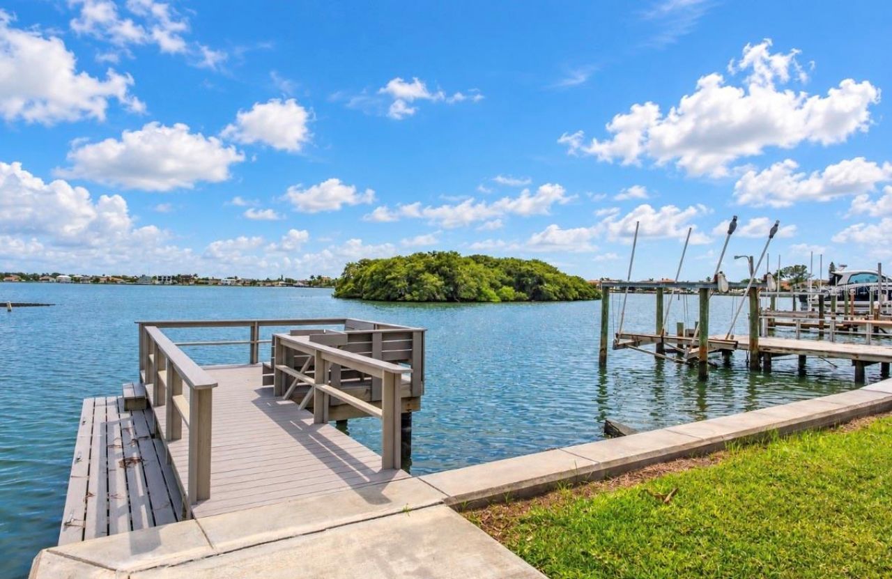 121 7th Street, Belleair Beach, FL 33786 Photo