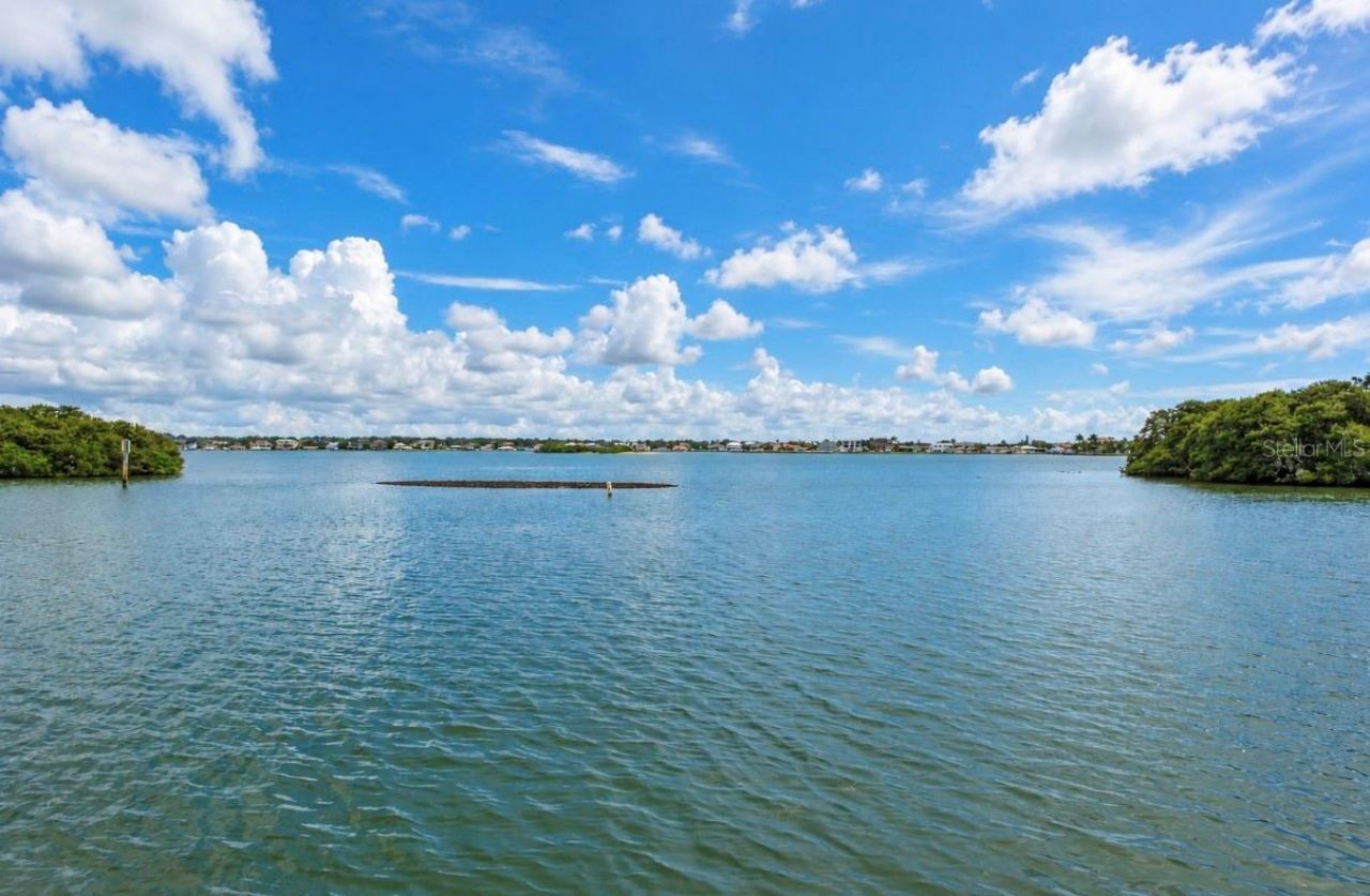 121 7th Street, Belleair Beach, FL 33786 Photo