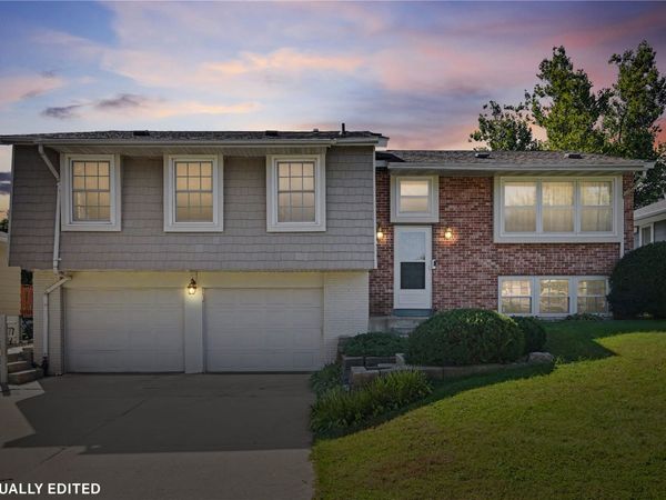 283 Sussex Drive NE, Cedar Rapids, IA 52402
