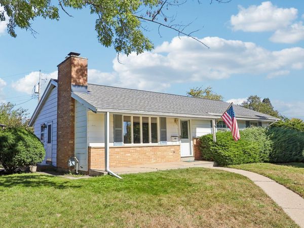420 Sonya Dr, Waukesha, WI 53188