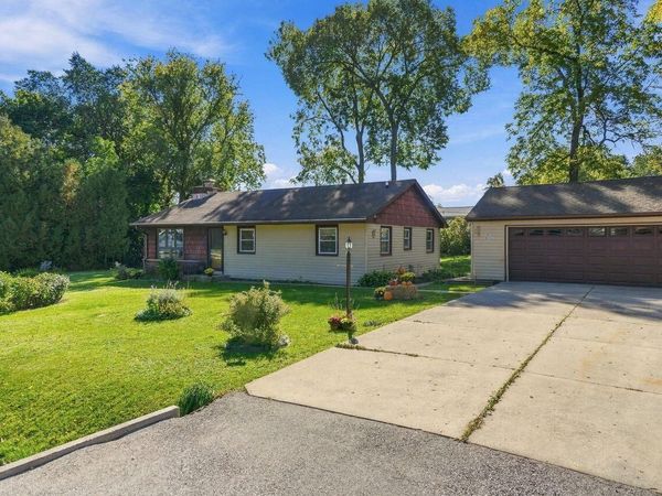 S70W19161 Wentland Dr, Muskego, WI 53150