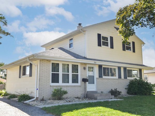 7801 W Clovernook St, Milwaukee, WI 53223