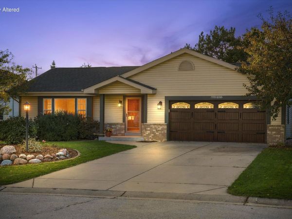 W249N5821 Swan Ct, Sussex, WI 53089
