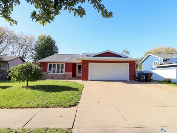 1934 Esther Dr, Onalaska, WI 54650
