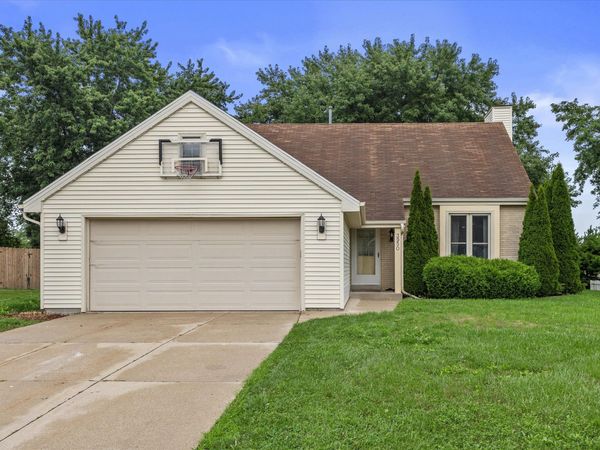 3950 W Minnesota Ave, Franklin, WI 53132