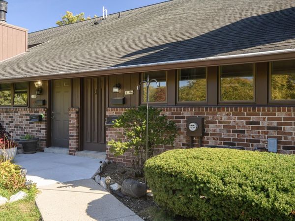 5196 Woodbridge Ln S, Greenfield, WI 53221