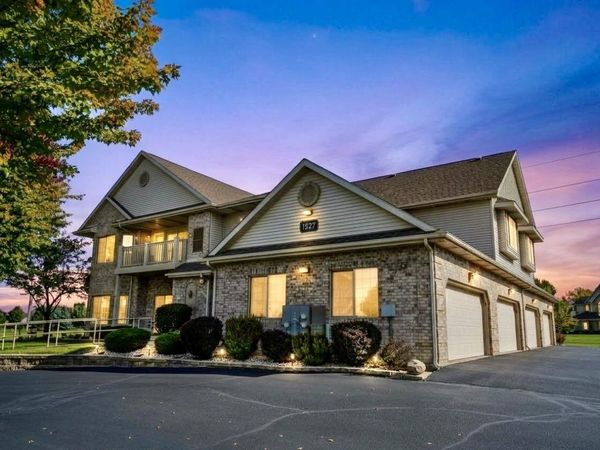 1527 Summerset Dr, Unit 91, Mount Pleasant, WI 53406
