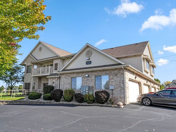 1527 Summerset Dr, Unit 91, Mount Pleasant, WI 53406