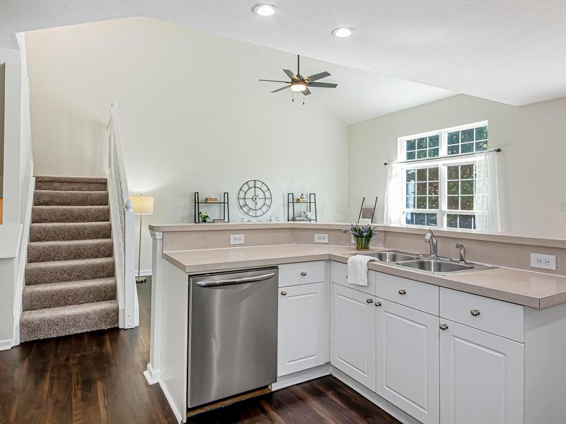 676 Spring Valley Drive , Lewis Center, OH 43035 Photo 10