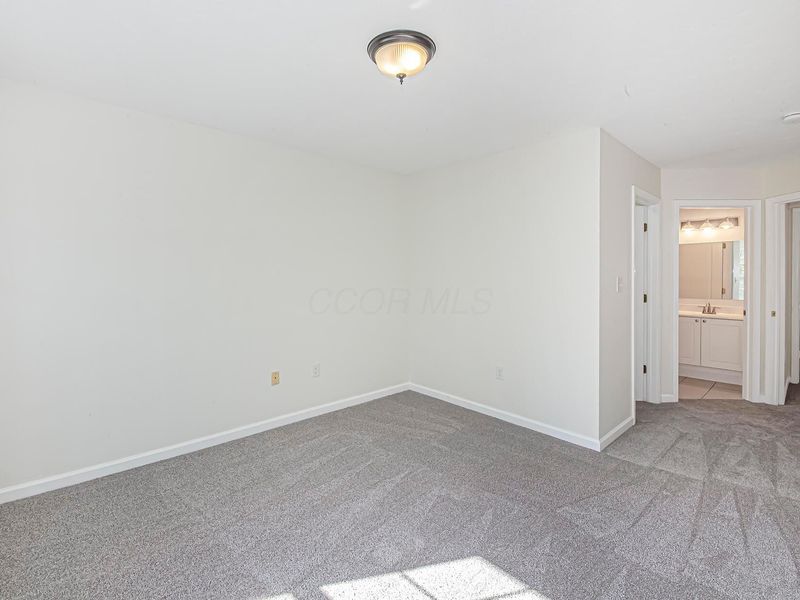 676 Spring Valley Drive , Lewis Center, OH 43035 Photo 18
