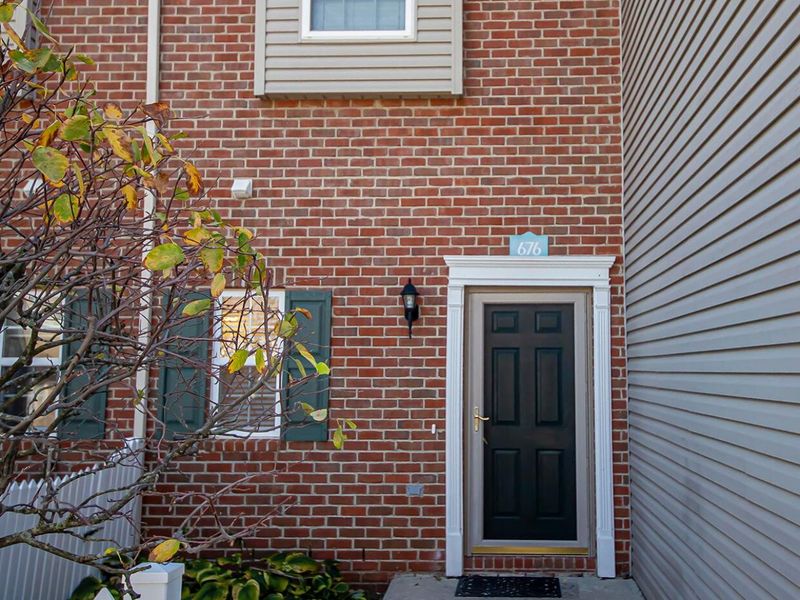 676 Spring Valley Drive , Lewis Center, OH 43035 Photo 2