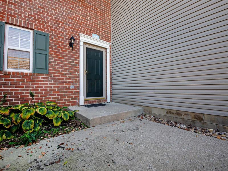 676 Spring Valley Drive , Lewis Center, OH 43035 Photo 3