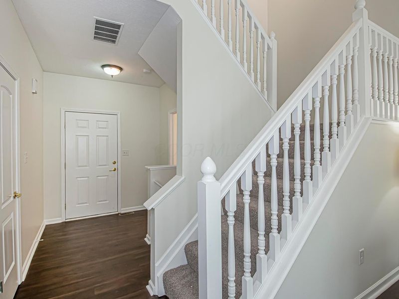 676 Spring Valley Drive , Lewis Center, OH 43035 Photo 5