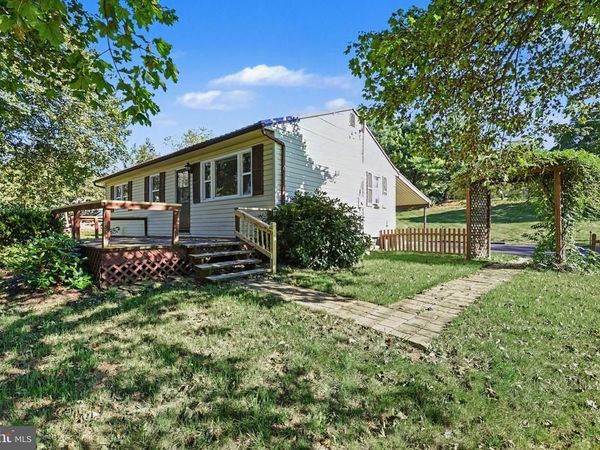 10 STINE AVENUE , CARLISLE, PA 17013