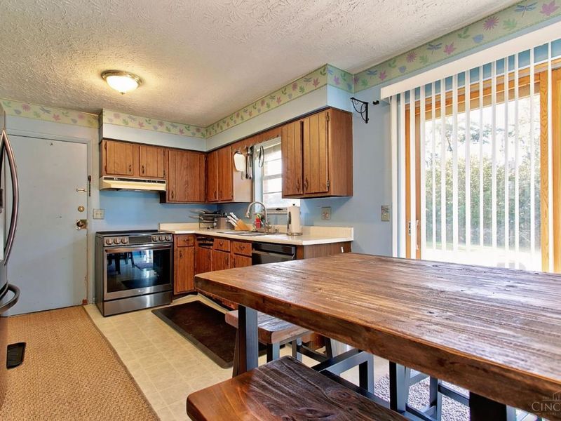 907 Waycross Road, Forest Park, OH 45240 Photo 6