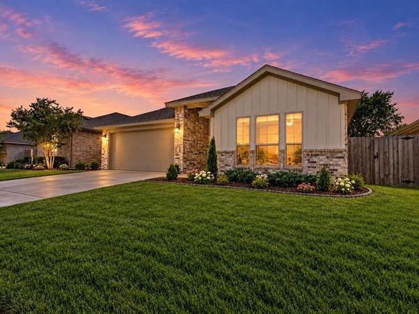 206 Hubbard Street, Hillsboro, TX 76645