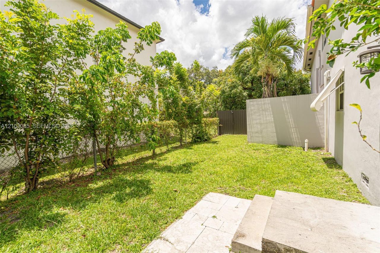 5613 Pierce St , Unit 2, Hollywood, FL 33021 Photo