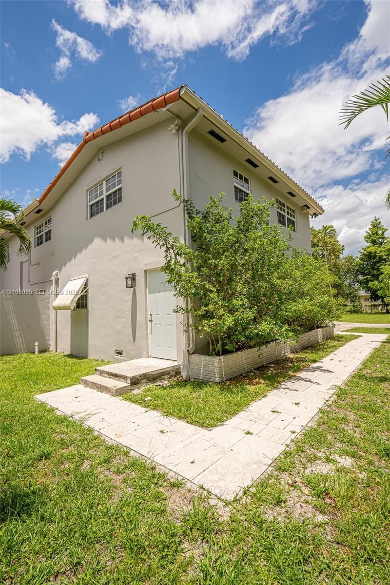 5613 Pierce St , Unit 2, Hollywood, FL 33021 Photo