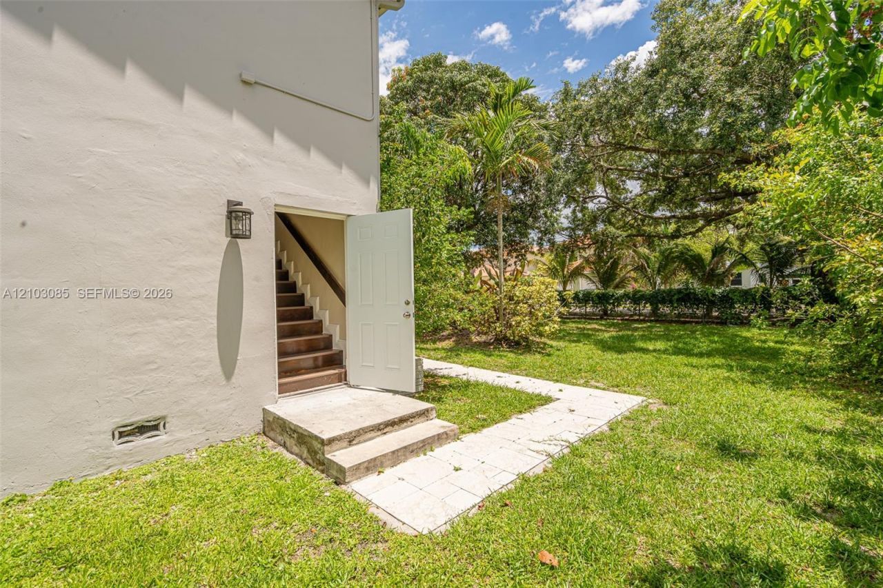 5613 Pierce St , Unit 2, Hollywood, FL 33021 Photo