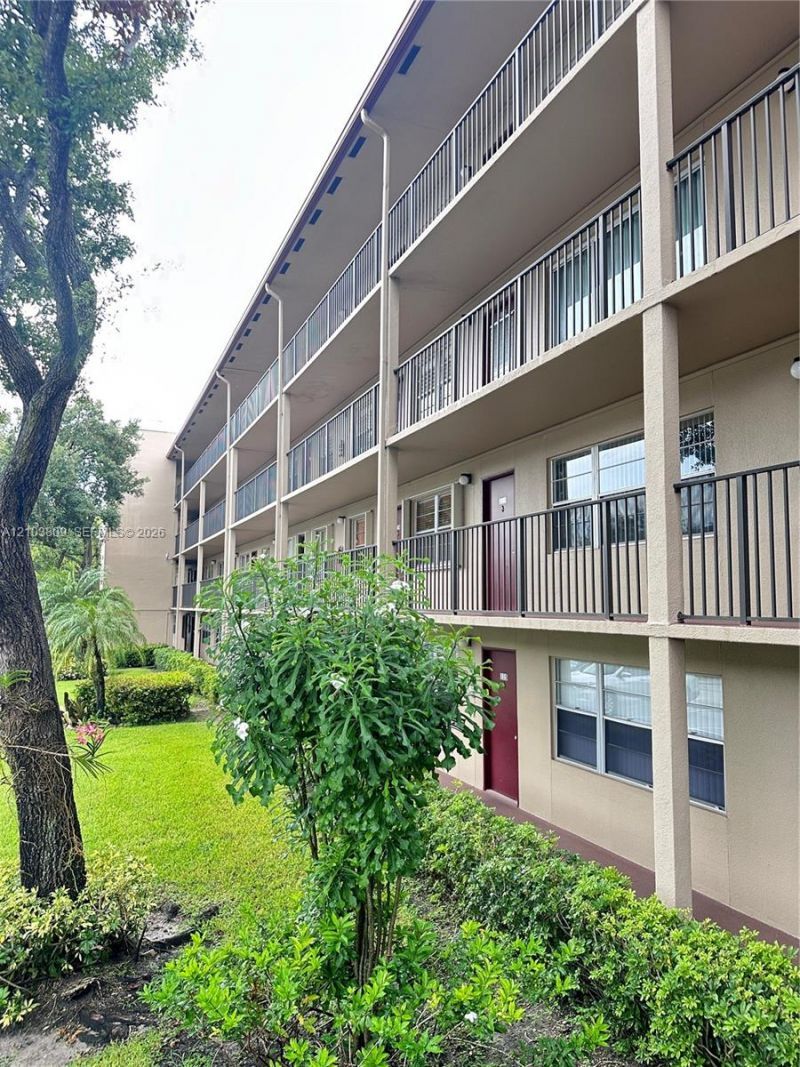850 SW 133rd Ter , Unit 318B, Pembroke Pines, FL 33027 Photo