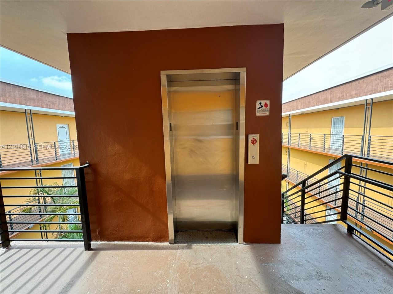 365 NE 125th St , Unit 401, North Miami, FL 33161 Photo