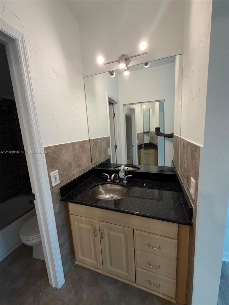2408 NE 135th St, Unit 2408, North Miami, FL 33181 Photo