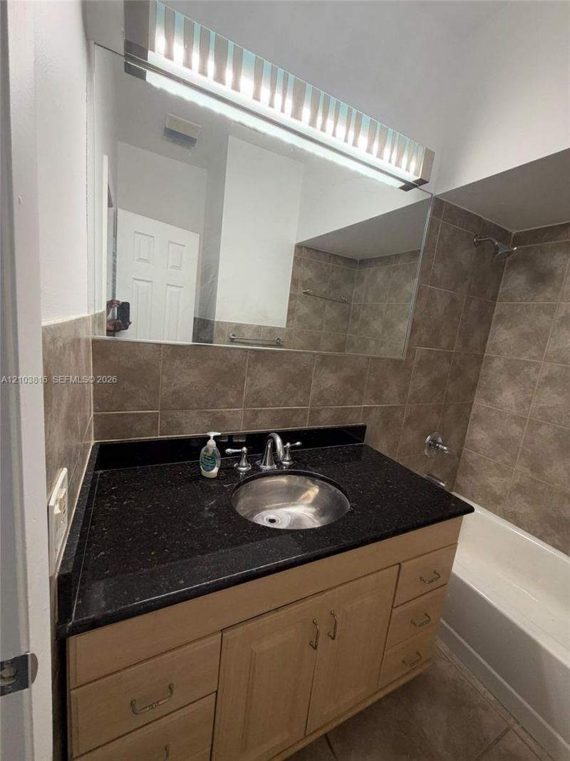 2408 NE 135th St, Unit 2408, North Miami, FL 33181 Photo