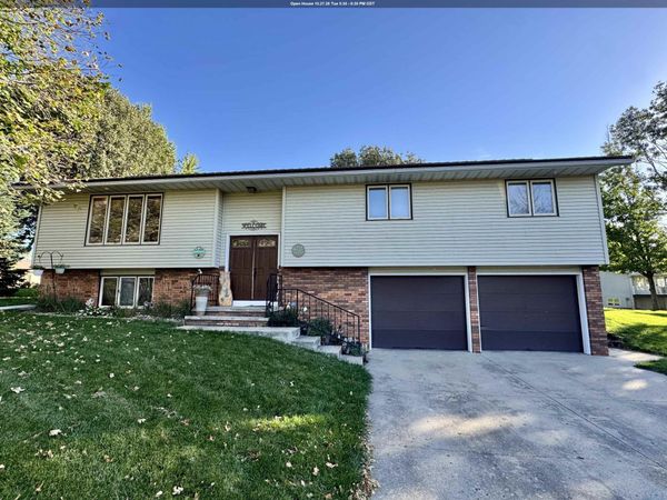 401 ZUIDER ZEE CT SE, Orange City, IA 51041