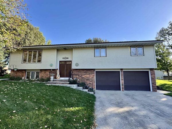 401 ZUIDER ZEE CT SE, Orange City, IA 51041