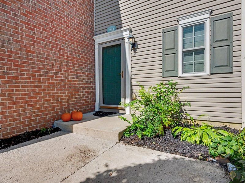 741 Mystic Pointe Drive , Lewis Center, OH 43035 Photo 2