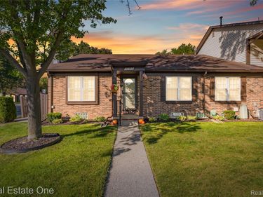 35302 Bristlecone, Unit 57, Clinton Township, Mi 48035