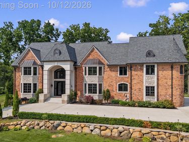 221 Charing Cross Court, Bloomfield Hills, Mi 48304