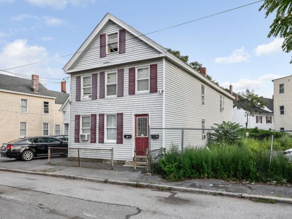 17 Auburn St, Lowell, MA 01852