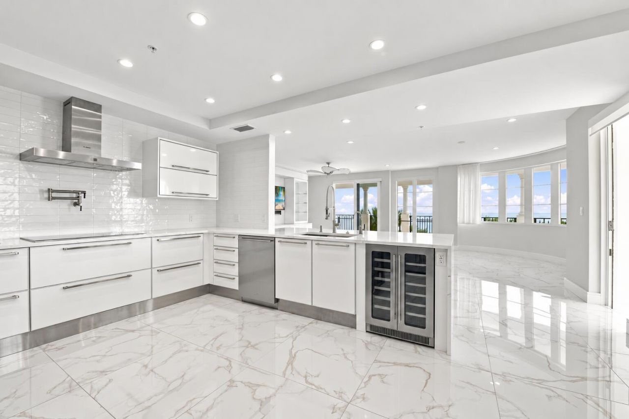 155 Ocean Avenue, Unit 502, Palm Beach Shores, FL 33404 Photo