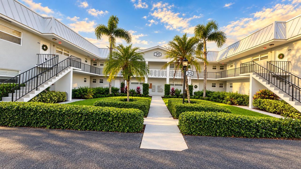 20 Colonial Club Drive, Unit 200, Boynton Beach, FL 33435 Photo