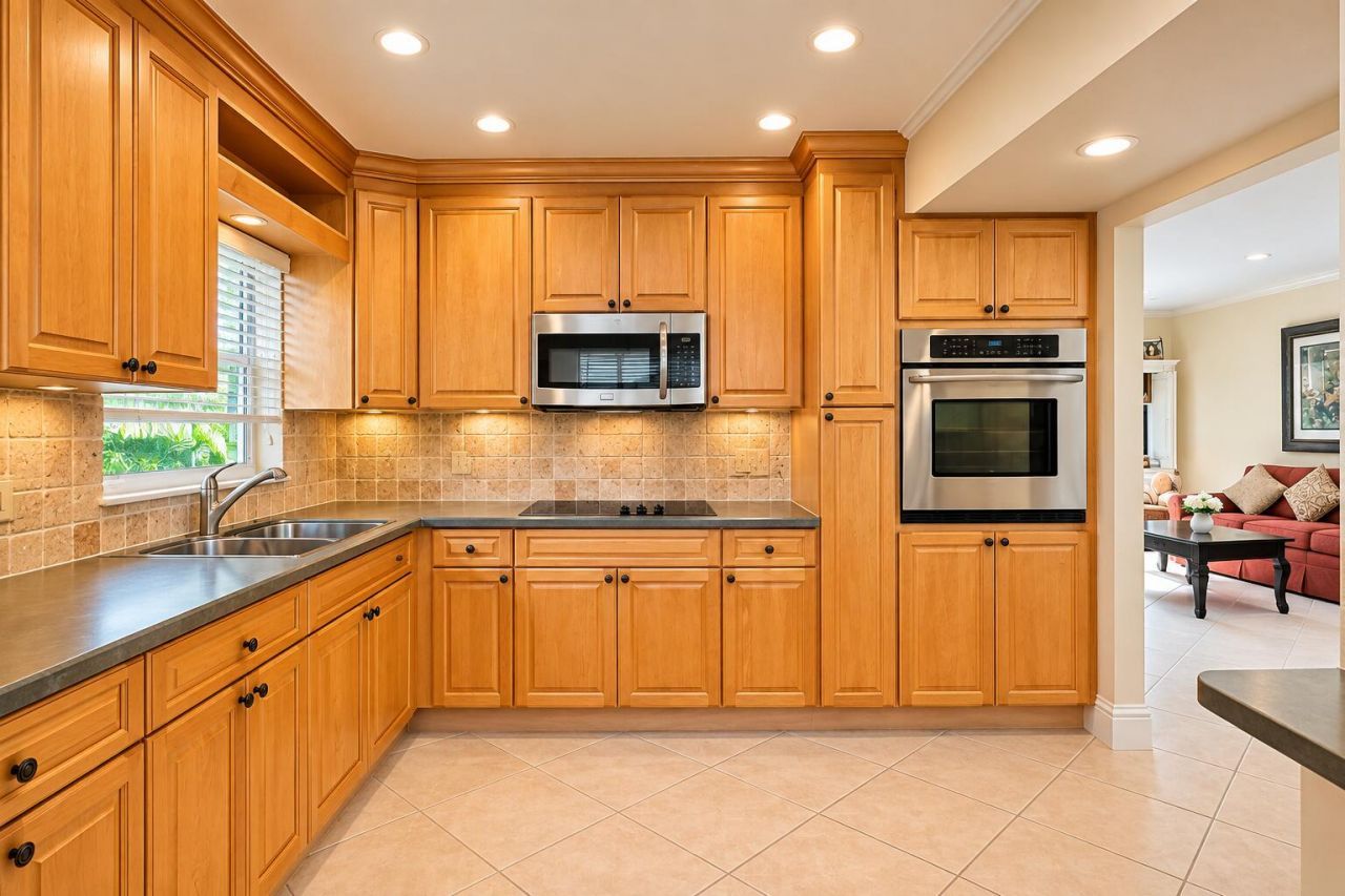 20 Colonial Club Drive, Unit 200, Boynton Beach, FL 33435 Photo