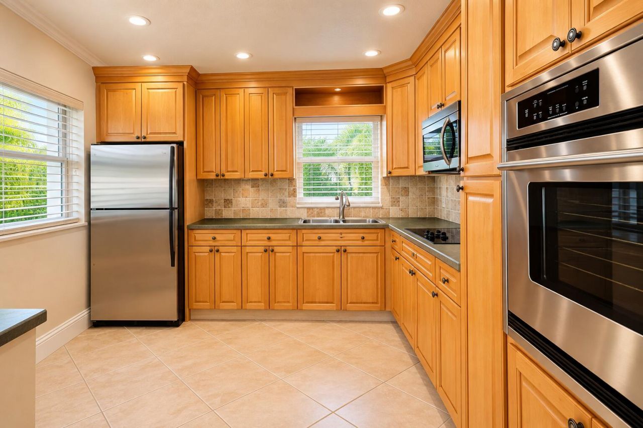 20 Colonial Club Drive, Unit 200, Boynton Beach, FL 33435 Photo