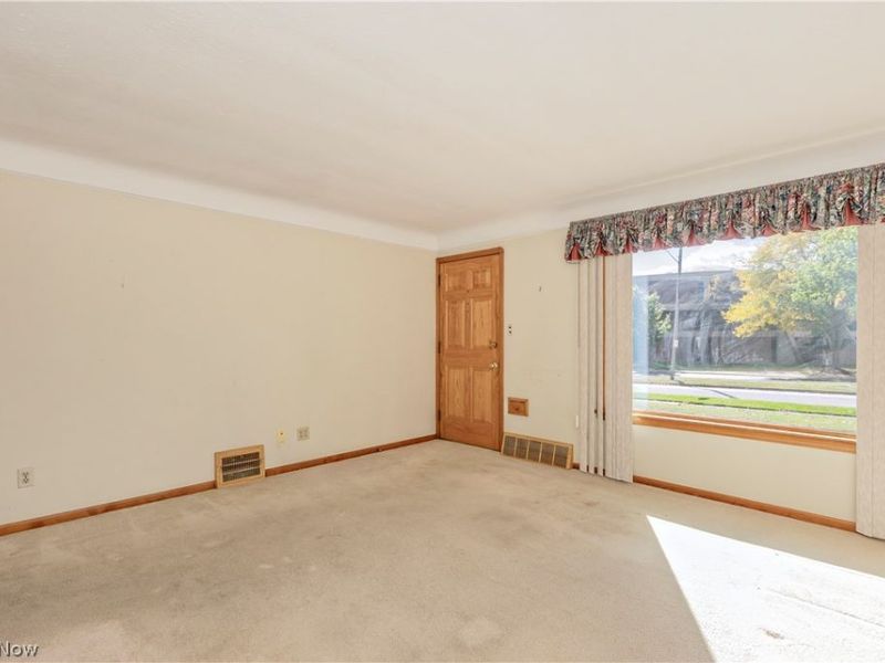 16897 Mapleboro Avenue, Maple Heights, OH 44137 Photo 4