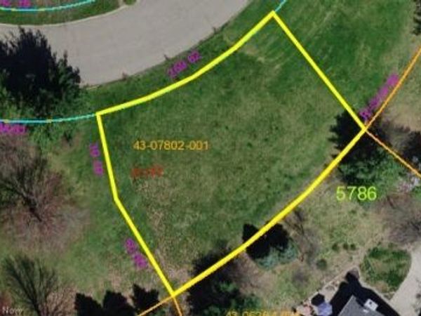 Hilltop Road NW, New Philadelphia, OH 44663