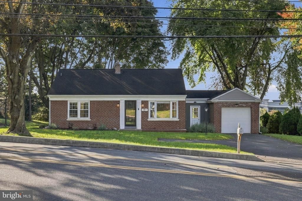 150 W ROSEVILLE ROAD , LANCASTER, PA 17601