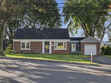 150 W ROSEVILLE ROAD, LANCASTER, PA 17601