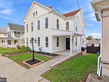 653 BROADWAY, HANOVER, PA 17331