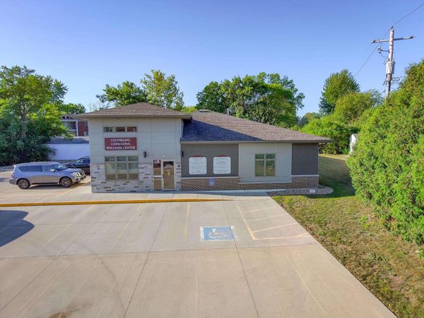 128 Plaza Circle, Unit Suite #107, Waterloo, IA 50701