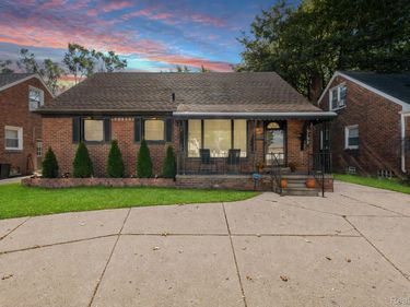 13135 W Eleven Mile Road, Huntington Woods, Mi 48070