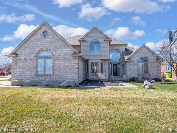 56175 Saint Andrews Drive, Macomb Township, Mi 48042