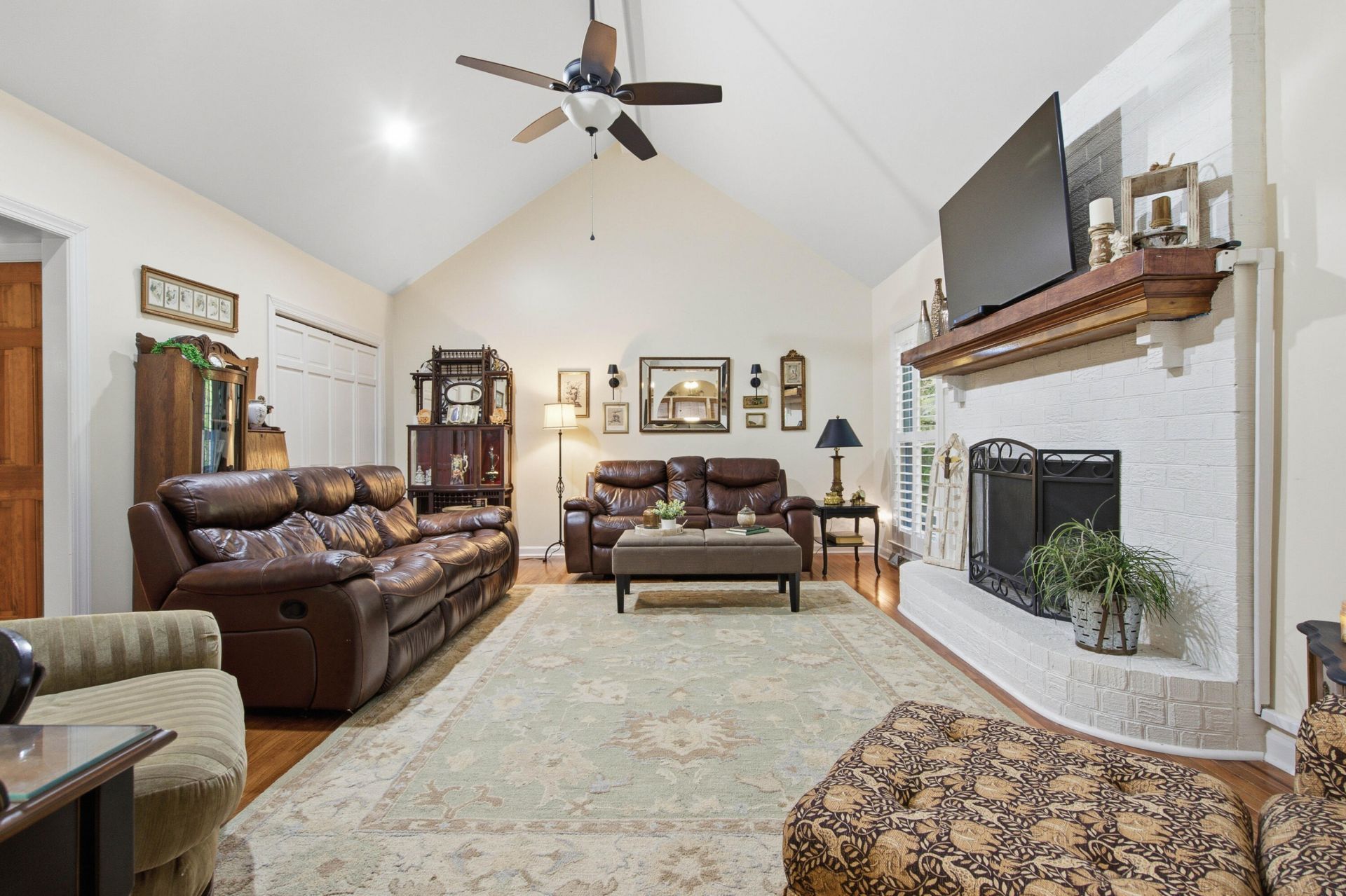 75 King Charles Circle Photo 16