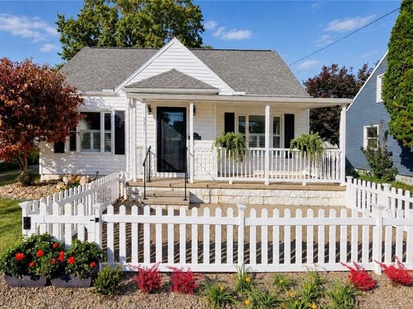571 E Lake Avenue , Barberton, OH 44203
